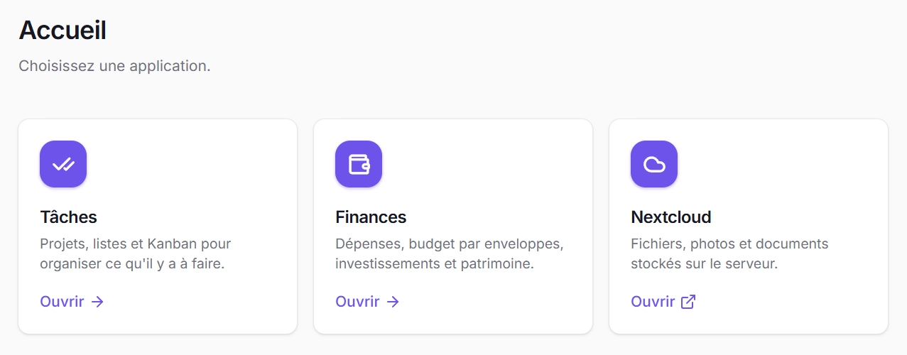 Page d'accueil du portail : « Choisissez une application », avec trois cartes, Tâches (projets, listes et Kanban), Finances (dépenses, budget par enveloppes, investissements et patrimoine) et Nextcloud (fichiers, photos et documents), chacune avec un lien « Ouvrir ».